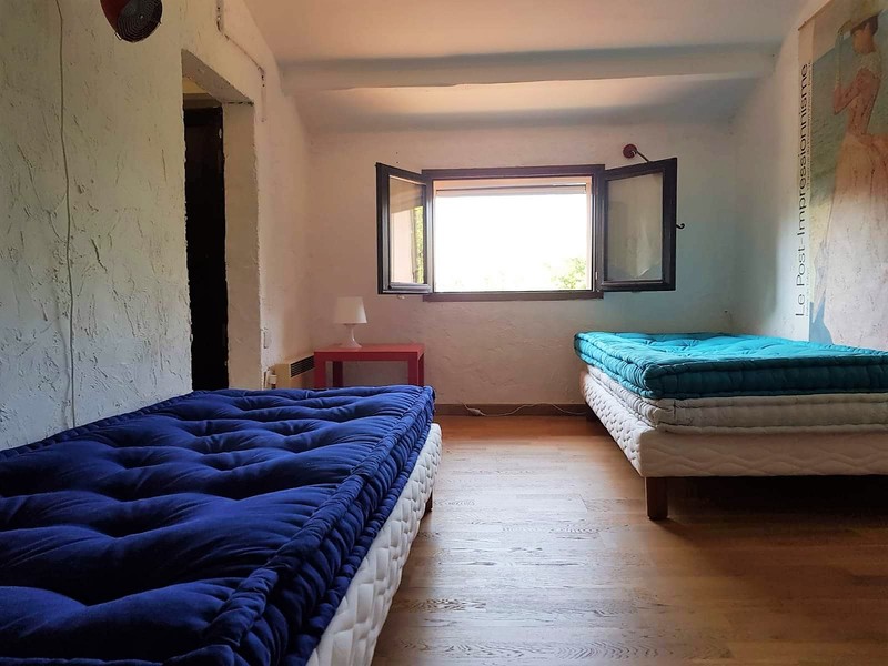 Chambre à l'étage maison de vacances SINE TEMPORE VENCE