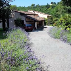 Outside holiday house SINE TEMPORE VENCE