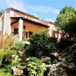 Outside holiday house SINE TEMPORE VENCE