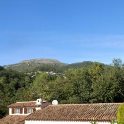 Outside holiday house SINE TEMPORE VENCE